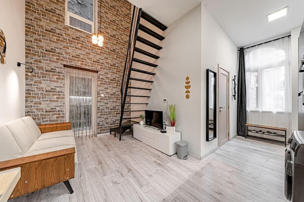 Chic Loft Bp: Industrial Gem Apartmán *